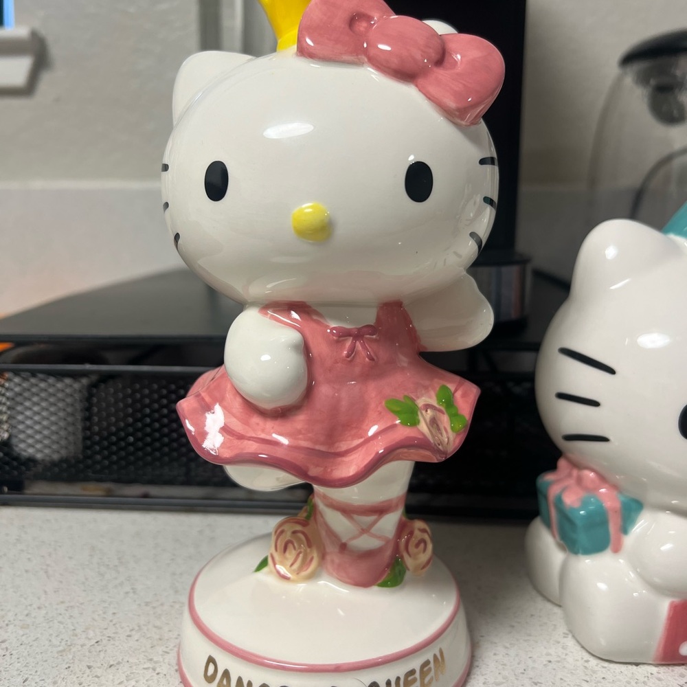Hello Kitty Ballerina Figurine - Pink